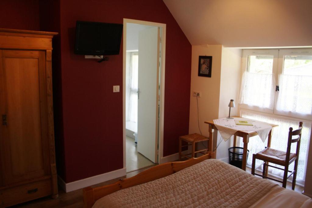 Auberge De Saint Julien Aux Bois Phòng bức ảnh