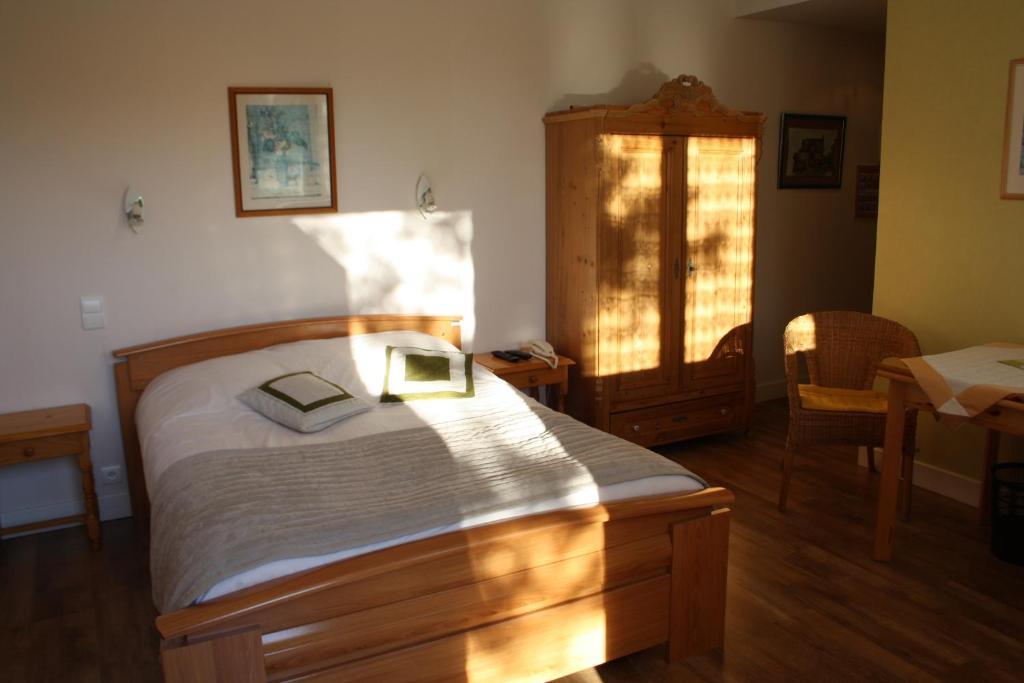 Auberge De Saint Julien Aux Bois Phòng bức ảnh